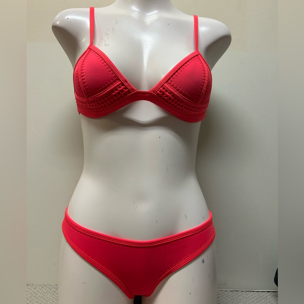 2/$20❤️- SWIM | Women’s Neoprene bikini size medium